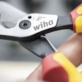 WIHA Industrial electric VDE 8-in-1 multifunkciós villanyszerelő fogó 225 Z13009/No.45705